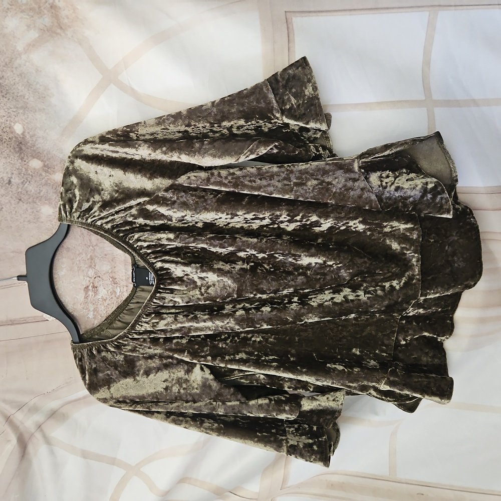 Crushed velvet green top sz M